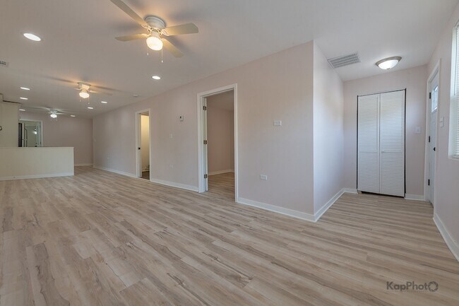 Photo - 2029 S Canalport Ave Unidad 2