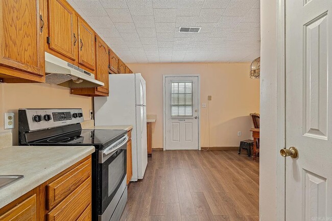 Photo - 323 Perry St