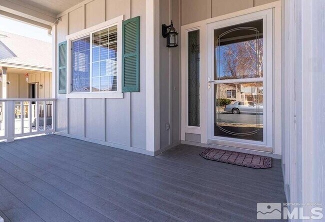 Photo - 971 Iris Ln