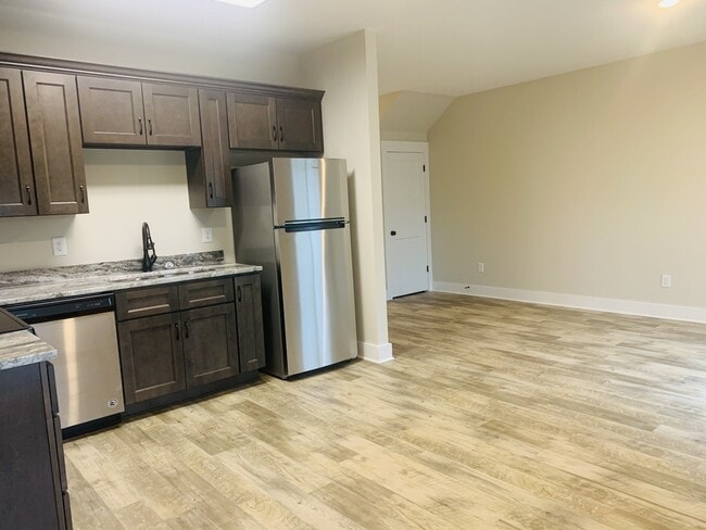 Photo - 807 Coles Ferry Pike