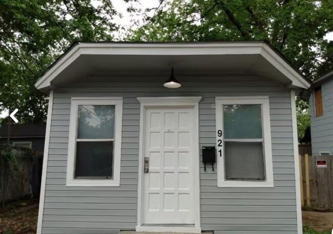 Cozy 2 Bed, 2 Bath Home in Vibrant Old Eas... - Cozy 2 Bed, 2 Bath Home in Vibrant Old Eas...