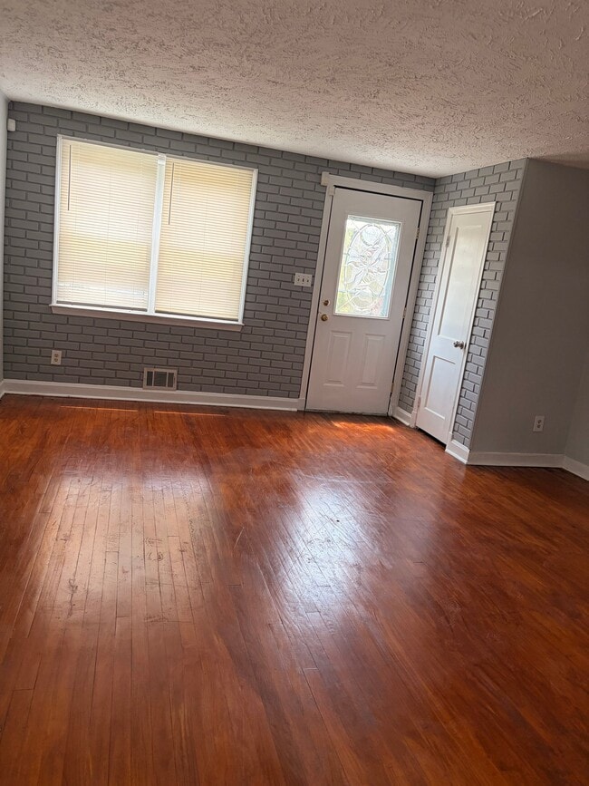Photo - 7713 Hillsway Ave