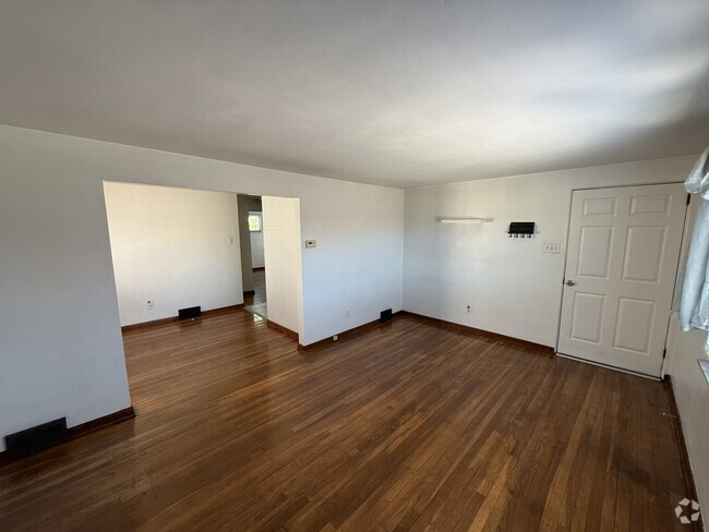 Building Photo - 230 Clairmont Ave Unit Apt 2