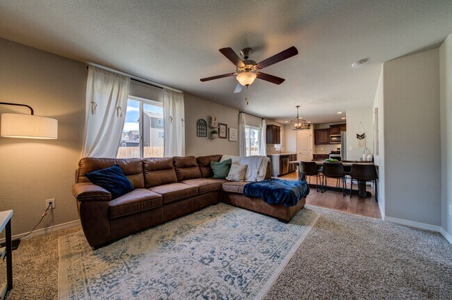 Photo - 3 Bed 3 bath house in Lorson Ranch!