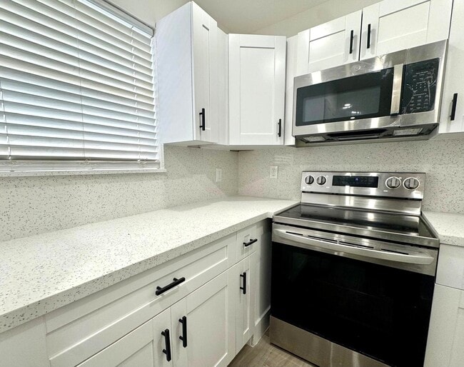 DANIA POINTE APTS