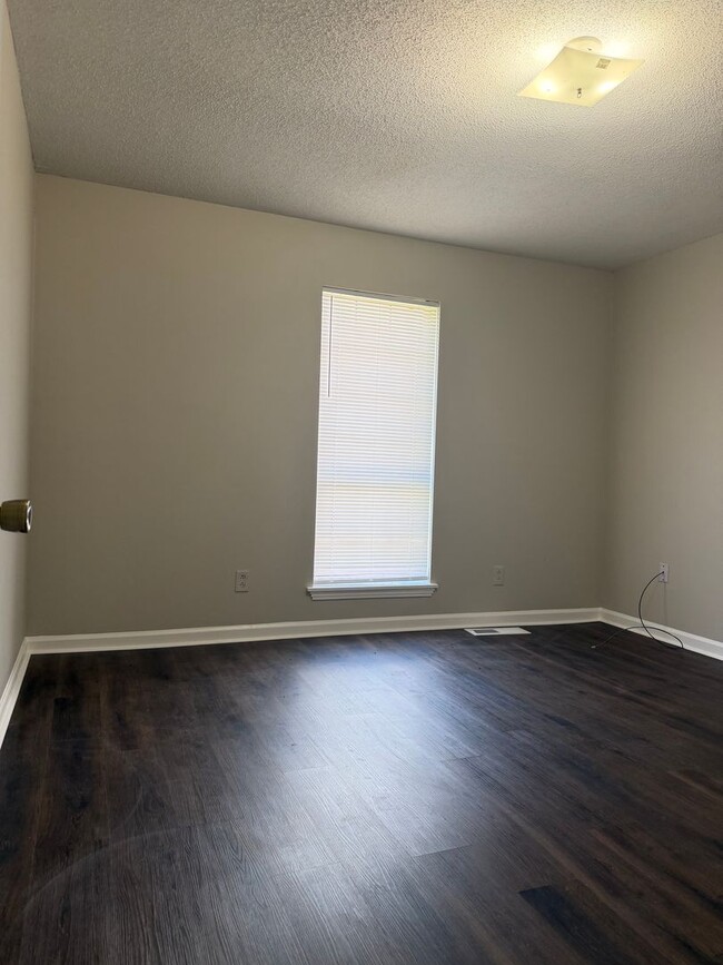 26 Rossfield Cove Unidad Left side
