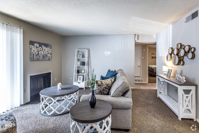 2 BR, 1.5 BA - 970SF