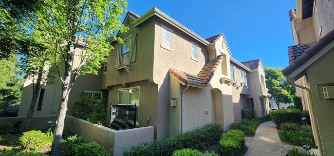 Building Photo - Folsom Esplanade Condo -