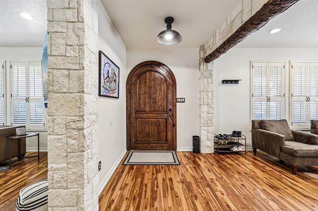 Photo - 221 N Lucas Dr