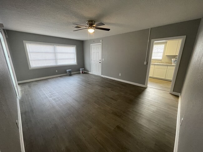 Photo - 338 W Bay Ave