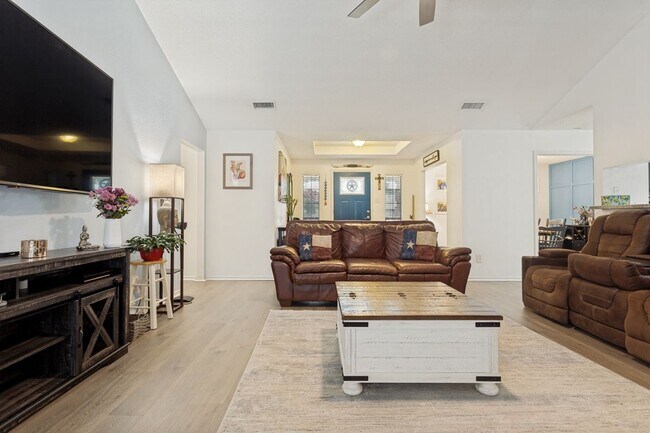 Photo - 106 E Apollo Rd