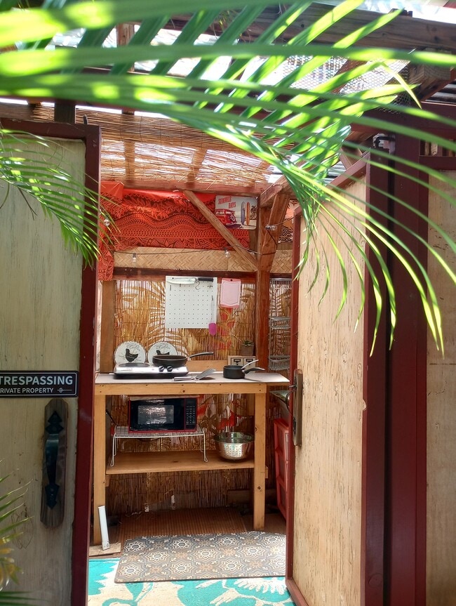 2nd outdoor, covered open-air Lanai spot (non shared) - 281 Kaikea St Unit SideBdrm-Not in Mainhouse