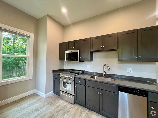 Building Photo - 58-60 Mineral St Unit 58 C Rental