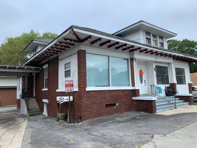 Photo - 743 Broad St NW