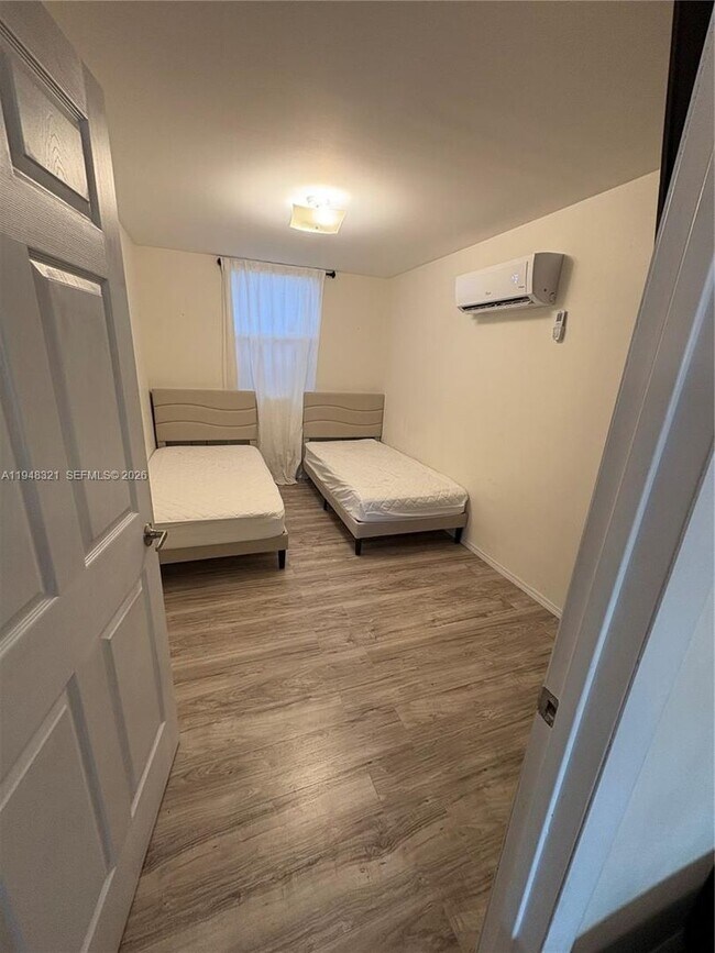 Photo - 370 NW 188th St