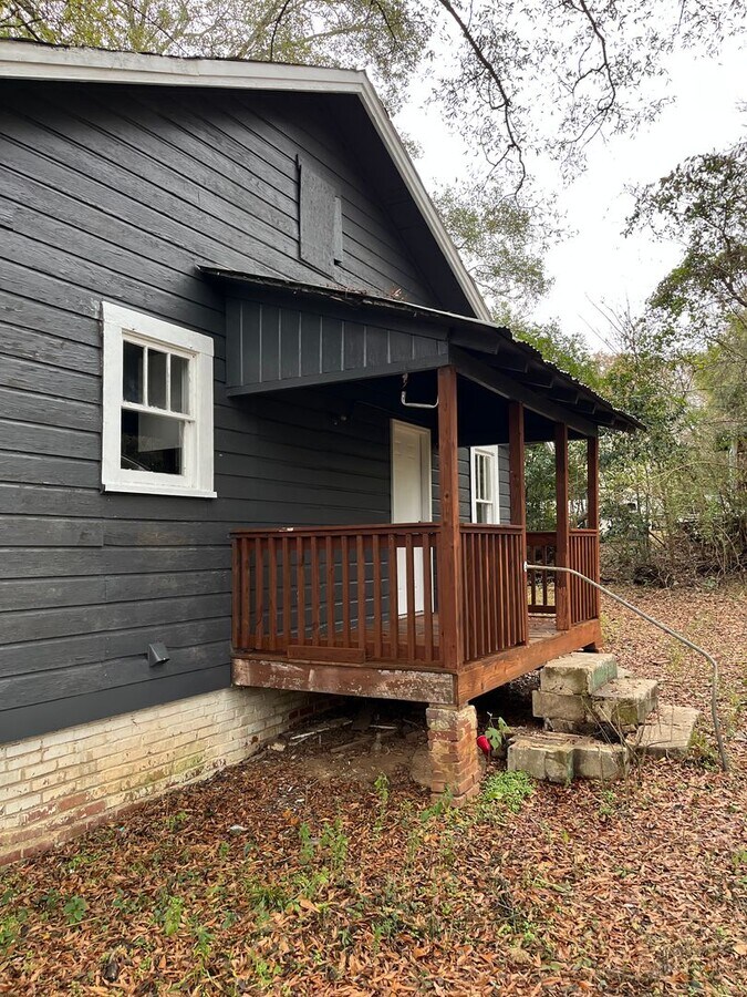 Photo - 105 N Elm Ave