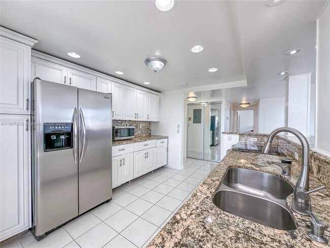 Photo - 800 Parkview Dr Unit 630