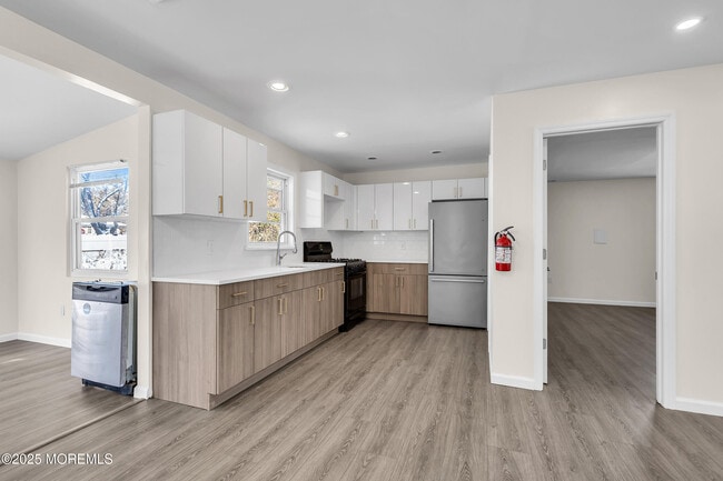 Photo - 140 Main Bayway