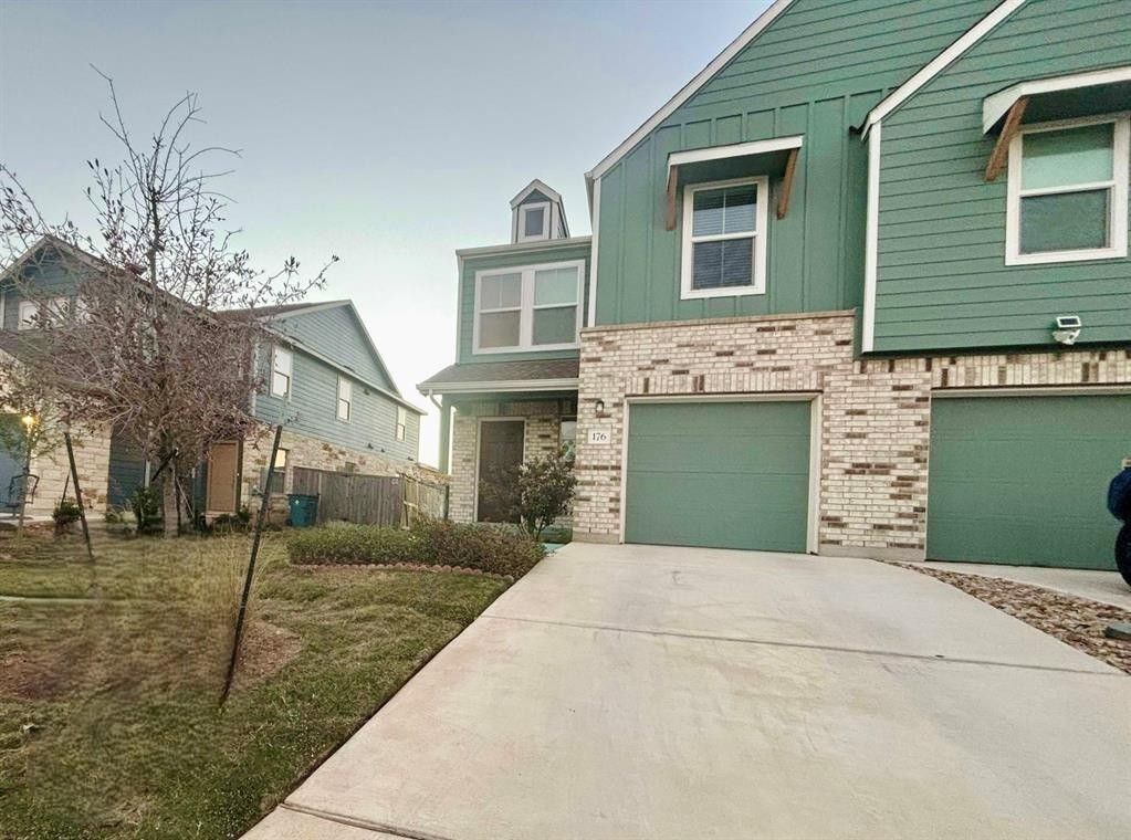 Photo - 176 Andross Ln