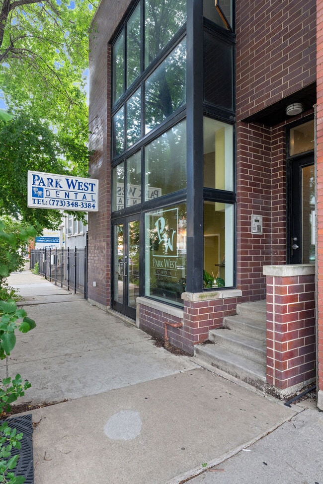 Building Photo - 2424 N Ashland Ave Rental