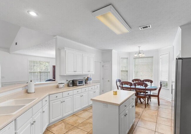 Photo - 338 Bisham Ct