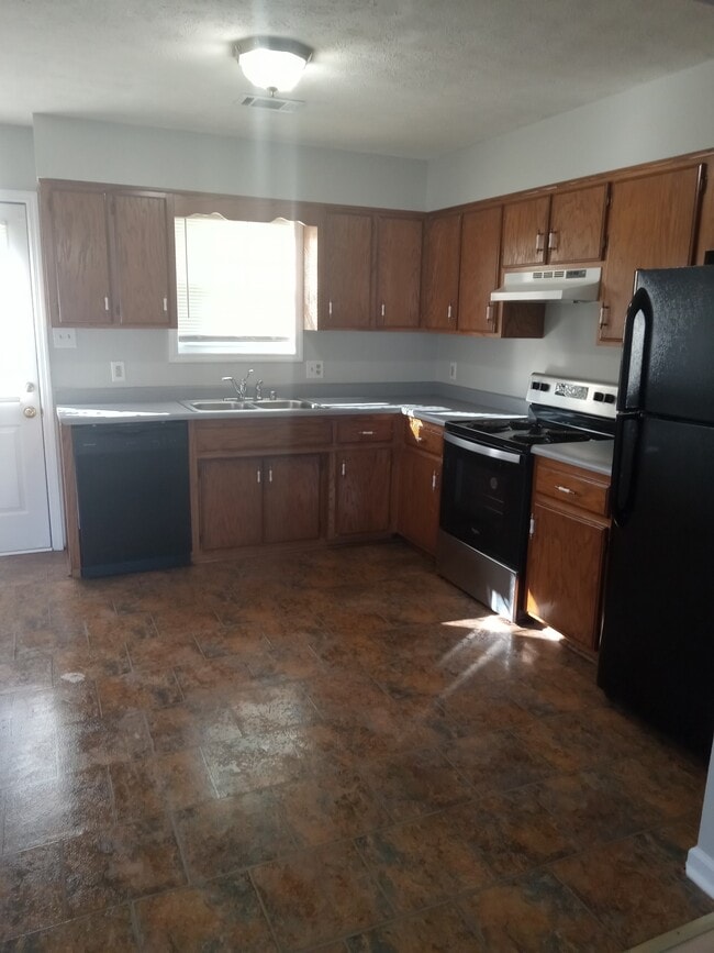Building Photo - 542 Hickory Dr Unit 1