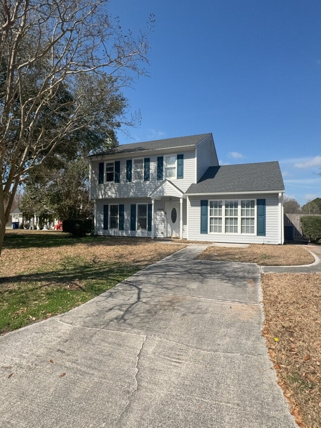 Building Photo - 105 Palamino Ct