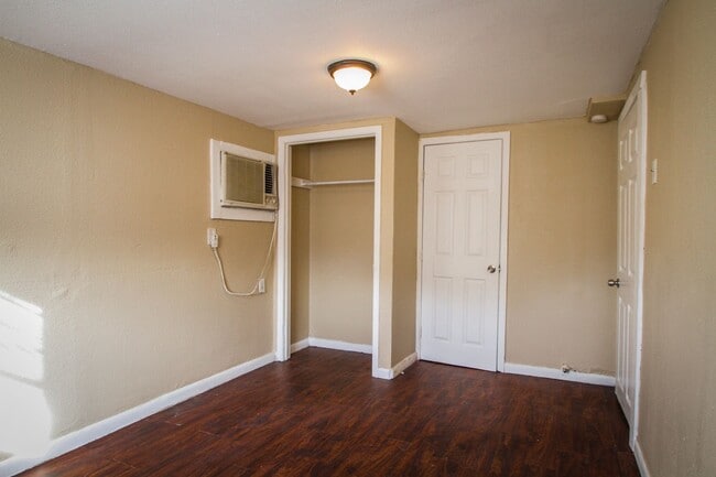 Photo - 924 St James St Unit 2