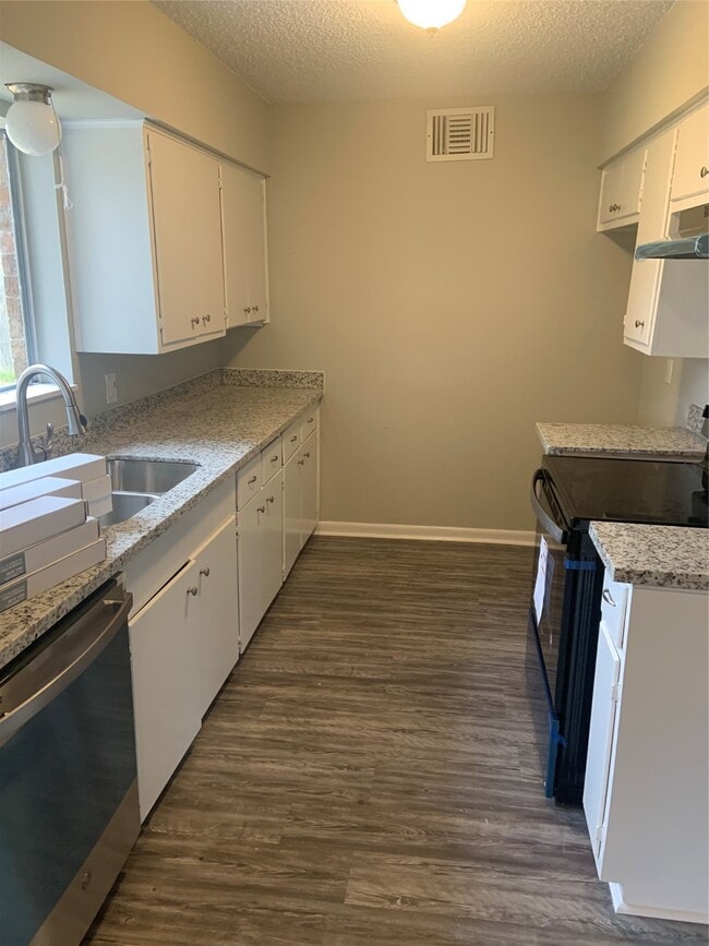 Photo - 308 Circle Dr