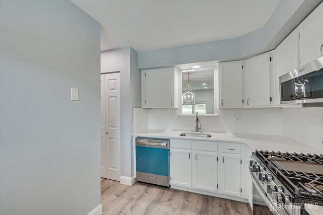 Photo - 822 Darlington Dr