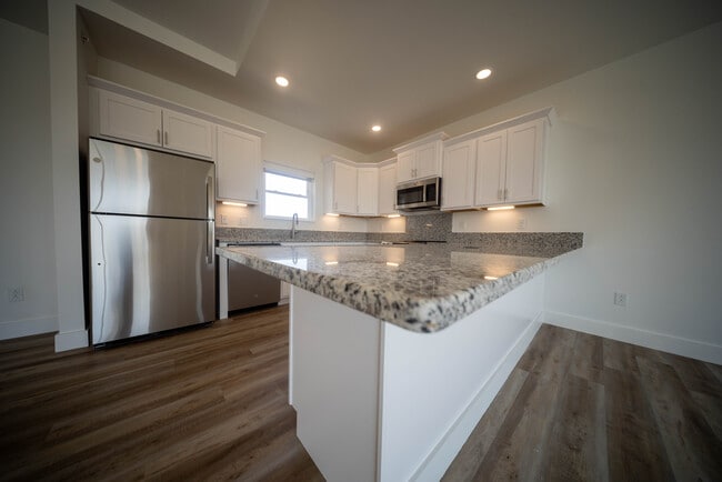 3x2 Kitchen - Bella Vista Condominiums