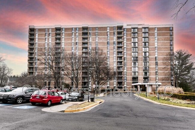 Building Photo - 2300 Pimmit Dr Unit #914 Rental