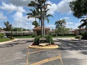 Building Photo - 895 Twin Lakes Dr Unit 1-F