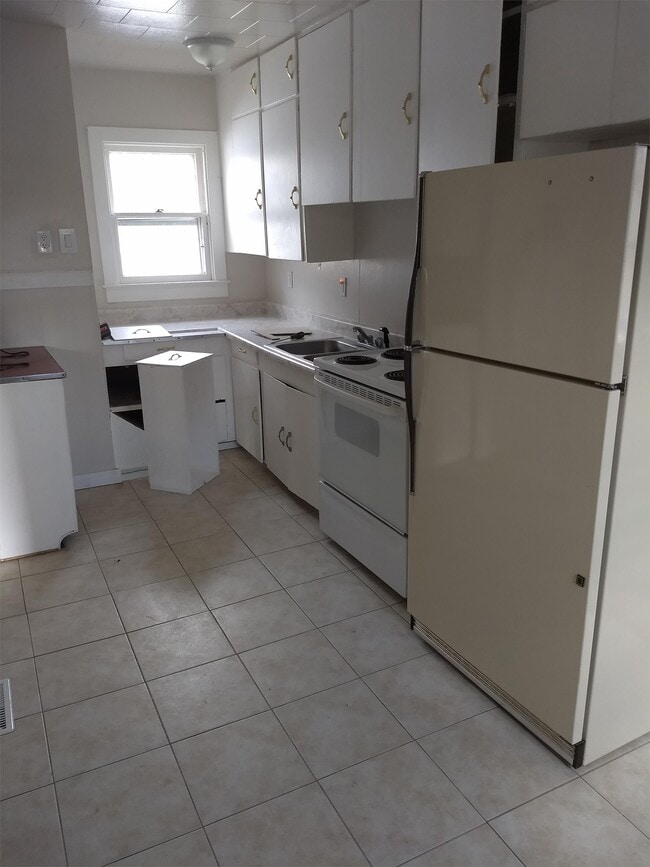 Photo - 319 W 15th Ave