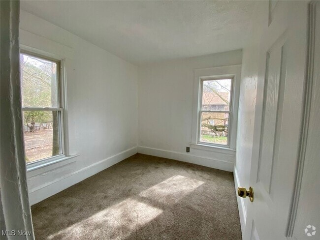 Building Photo - 583 Schiller Ave Unit 583 Rental