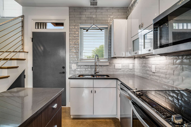 Photo - 86 Evanston Ave Townhome