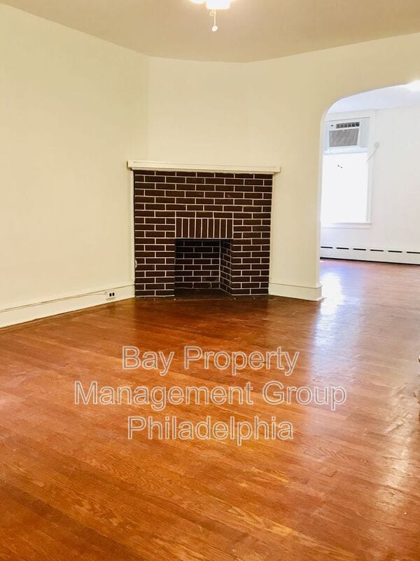 Photo - 596 Van Kirk St