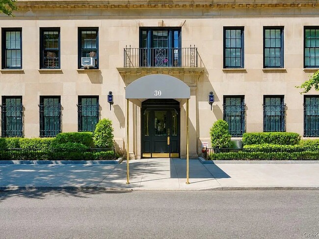 30 Sutton Pl S Unit 199
