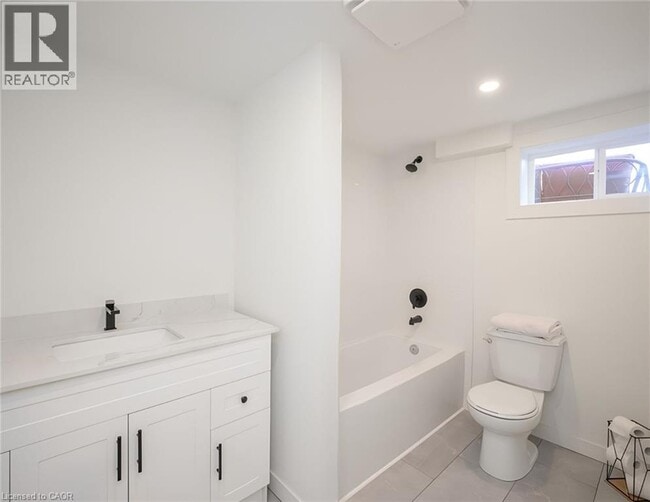 Photo - 781 9th Ave