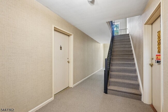 135 S Maple Ave