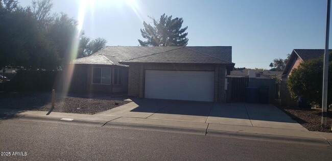 Building Photo - 2001 W Summit Pl