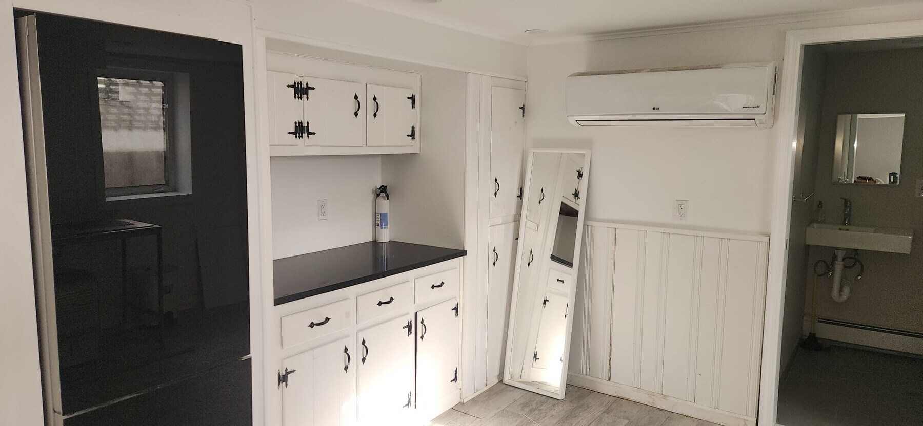 Photo - 1984 Front St