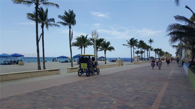 Building Photo - 2822 Monroe St