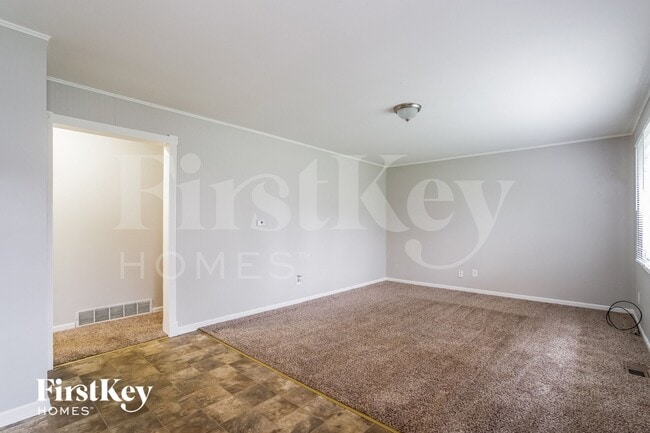 Photo - 104 E Oak St