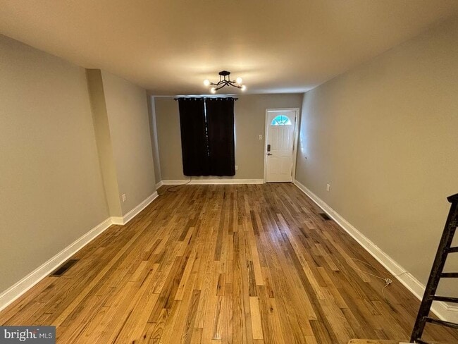 Photo - 1213 W William St