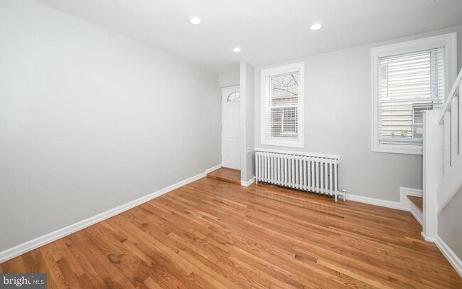Photo - 922 League St