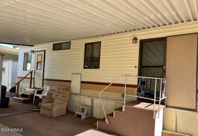 210 E Mesa Dr