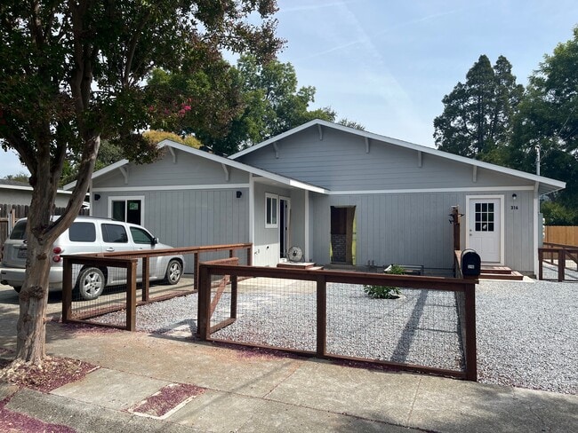 Photo - 316 Hardister Dr