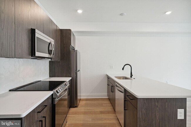 Photo - 1419 W Grange Ave Unit 204