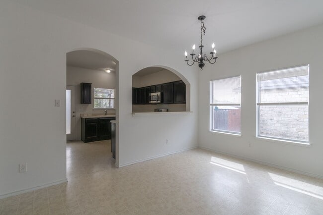 Photo - 702 Pampas Ricas Dr